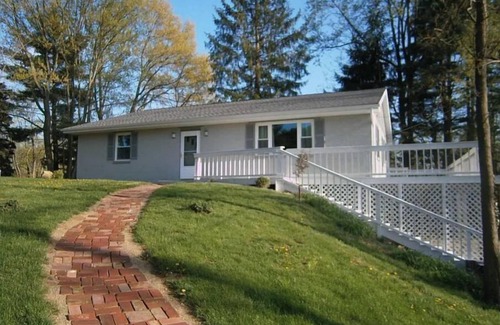 Zanesville House | Country Setting Family-Sized House Minutes from Entertainment and Amenities