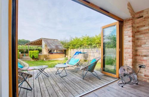 Haselbury Plucknett House | Countryside Retreat with Hot Tub