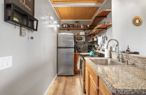Tahoe Village House | Couple’s King Suite | Sauna & Balcony | Sleeps 3