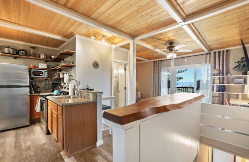 Tahoe Village House | Couple’s King Suite | Sauna & Balcony | Sleeps 3