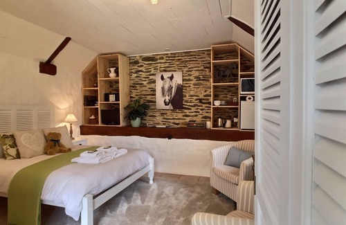 Sizun Bed & Breakfast | Couples' chambre d'hôte in Monts D'Arrée with access to heated swimming pool