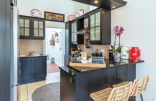 Cape Town City Centre Cottage | Couples · Characterful Cottage & Secure