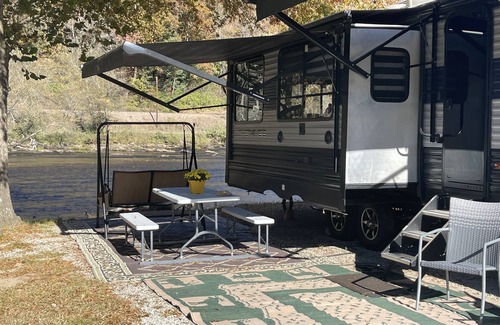 Bryson City RV Rental | Couples Cozy Riverfront Retreat
