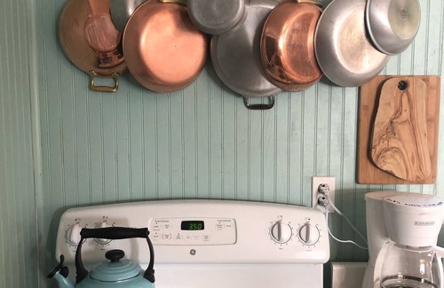 Brandon Cottage | Couple’s Getaway—Vintage 1920's Lake Front Cottage on Lake Hortonia in Vermont