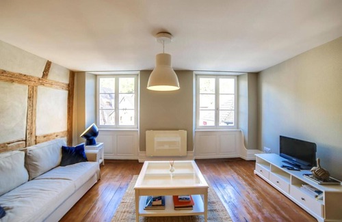 Andlau Apartment | Cour de l'Abbaye Andlau 4 adults 2 kids 2br