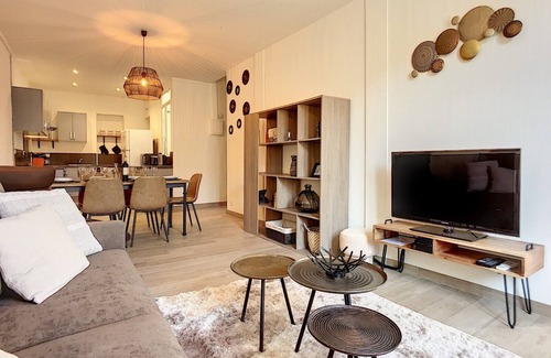 Antibes Old Town Apartment | Cours Massena on Marché Provencal
