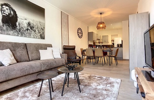 Antibes Old Town Apartment | Cours Massena on Marché Provencal