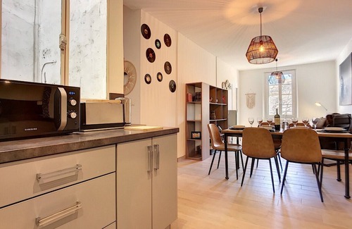 Antibes Old Town Apartment | Cours Massena on Marché Provencal