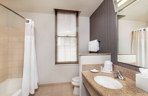 Prudential - St. Botolph Hotel | Courtyard by Marriott Boston Copley Square