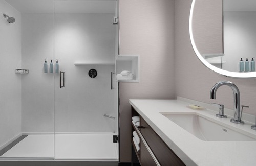 Downtown Calgary Hotel | Courtyard By Marriott Calgary Downtown