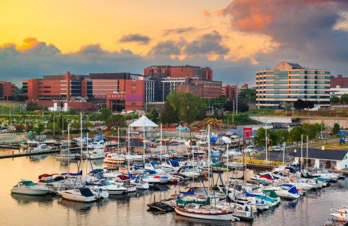 Erie Hotel | Courtyard by Marriott Erie Bayfront