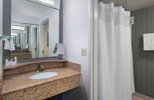 Elizabeth Hotel | Courtyard by Marriott Newark Elizabeth