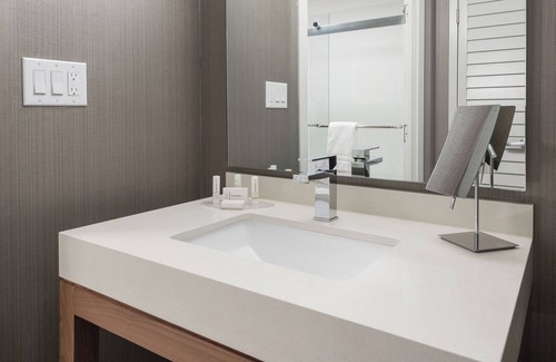 Vaughan Hotel | Courtyard by Marriott Toronto Vaughan