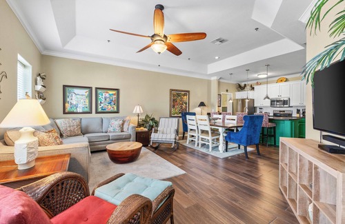 South Padre Island Condo | Courtyard condo with pool only 1/4 block to beach!