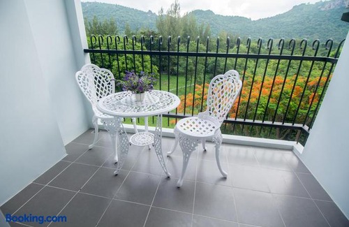 Mu Si Apartment | Courtyard khaoyai by Jakkaphat