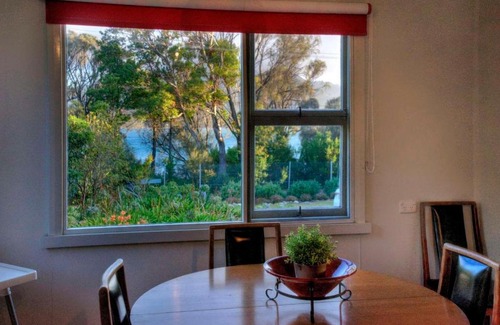 Coles Bay House | Cove Beach Apartment 1