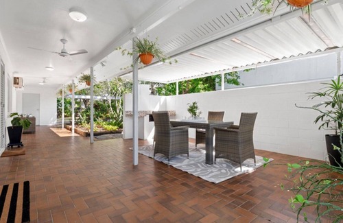 Palm Cove House | COVE HIDEAWAY @ PALM COVE