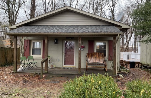 Cuba Cabin | Cowan Lake Retreat is the perfect getaway for the nature lover or just to relax.