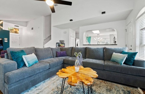 Round Rock House | Cowboy Pool Near Kalahari Resort King Bed Large Patio Firepit Table