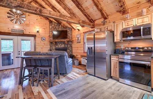 Logan Cabin | Cowboy Trail - Lovely Cabin for 2 in Hocking Hills