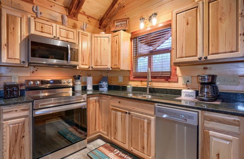 Logan Cabin | Cowboy Trail - Lovely Cabin for 2 in Hocking Hills