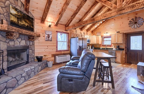 Logan Cabin | Cowboy Trail - Lovely Cabin for 2 in Hocking Hills