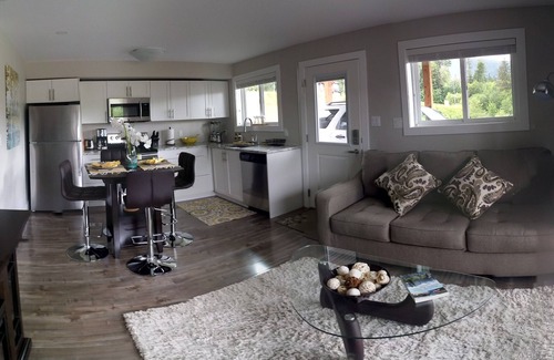 Lake Cowichan Apartment | Cowichan is calling you out to PLAY!