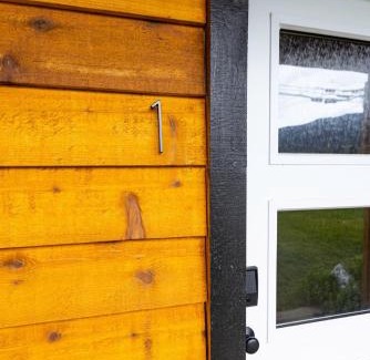 Lake Cowichan Hotel | Cowichan Lake Cottages -Riverside