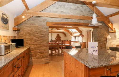 Tuckenhay Cottage | COWSLIP BARN, pet friendly, character holiday cottage in Dittisham