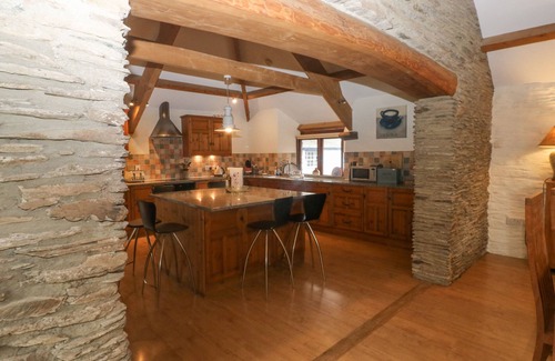 Tuckenhay Cottage | COWSLIP BARN, pet friendly, character holiday cottage in Dittisham