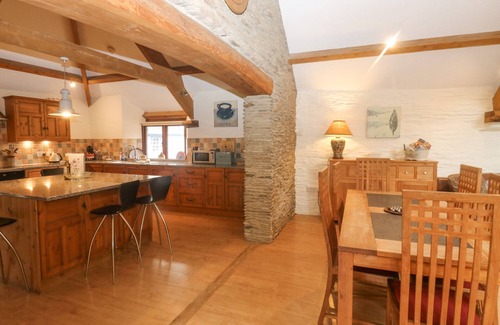 Tuckenhay Cottage | COWSLIP BARN, pet friendly, character holiday cottage in Dittisham