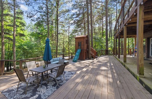 Broken Bow Cabin | Coyote Ridge, Shuffleboard, Pool Table, Arcade, Light Up Jenga, & More!