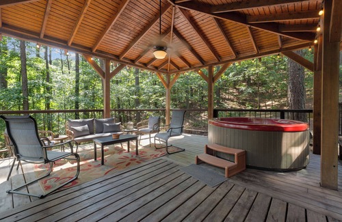 Broken Bow Cabin | Coyote Ridge, Shuffleboard, Pool Table, Arcade, Light Up Jenga, & More!