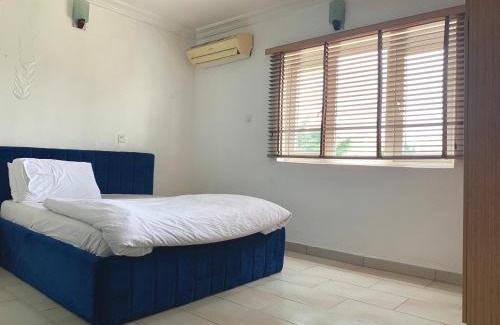 Ikeja Apartment | Cozy 1-BDR - Free Wi-Fi & Mins DRV to Airport