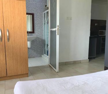 Ikeja Apartment | Cozy 1-BDR - Free Wi-Fi & Mins DRV to Airport