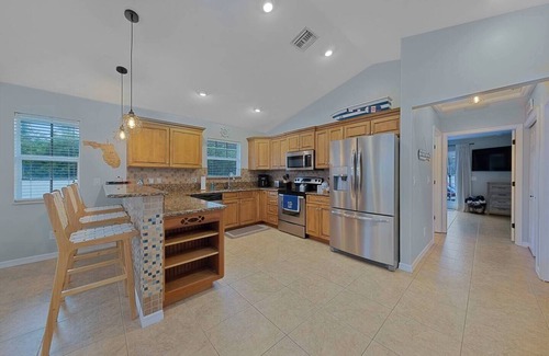 Bonita Springs Villa | Cozy 1 bdrm, Walk to Sugarshack & Coffee shop, Ice Cream, 3 Mi to Beach