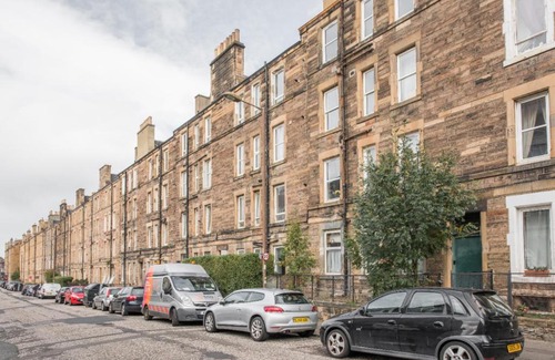 Gorgie Apartment | Cozy 1 bed Apartment in Edinburgh w/free parking!
