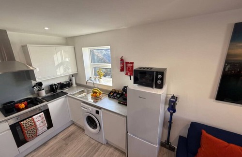 Watford Apartment | Cozy 1-Bed in Watford Centre | Near Junction, Dining & Shopping