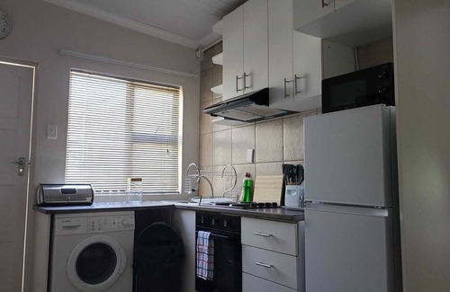 Eikenbosch Apartment | Cozy 1-Bedroom Apartment in the heart of Bellville.