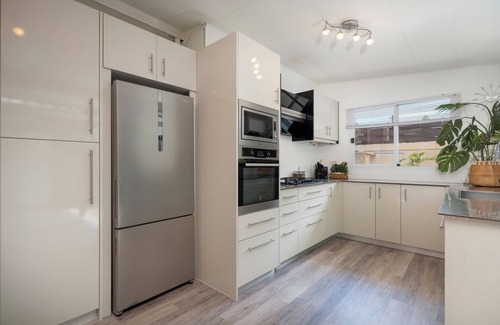 Punaauia Apartment | Cozy 1-bedroom apartment guesthouse in beautiful Punaauia with AC & private pool