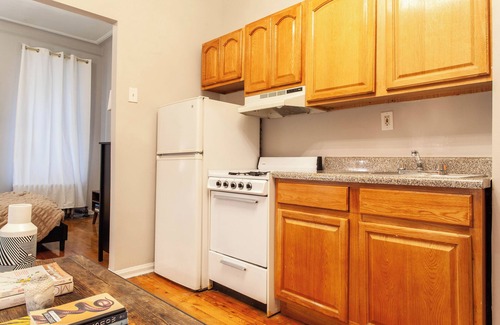 Upper East Side Apartment | Cozy 1-bedroom apartment in awesome New York with AC Upper East Side