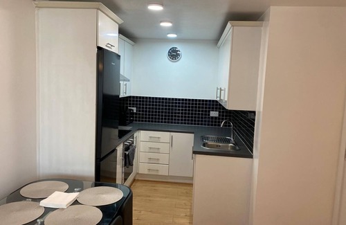 Barking Apartment | Cozy 1-bedroom apartment, 2 min walk to Barking Station and on-site free parking