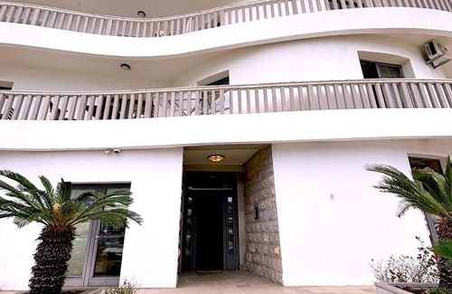 Seoca Apartment | Cozy 1-bedroom apartment with WiFi, AC in beautiful Bečići