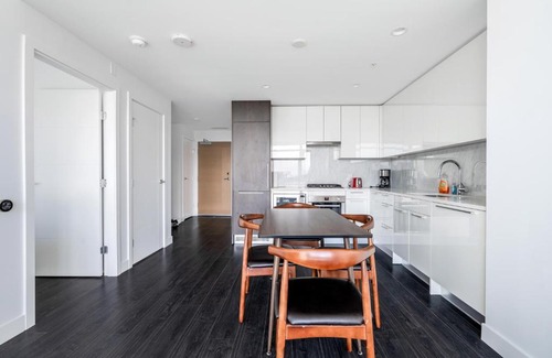 Metrotown Apartment | Cozy 1-Bedroom Apt in Burnaby Free Parking