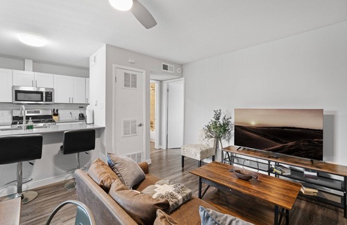 Highland Apartment | Cozy 1 Bedroom Apt in Highland Austin 3720