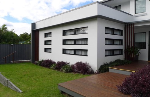 Fig Tree Pocket Apartment | Cozy 1-bedroom apartment with reverse-cycle AC and WiFi in Fig Tree Pocket