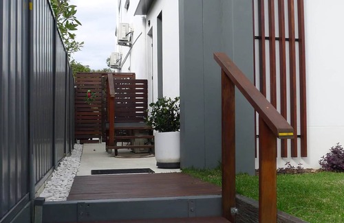 Fig Tree Pocket Apartment | Cozy 1-bedroom apartment with reverse-cycle AC and WiFi in Fig Tree Pocket