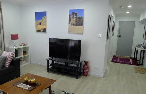 Fig Tree Pocket Apartment | Cozy 1-bedroom apartment with reverse-cycle AC and WiFi in Fig Tree Pocket
