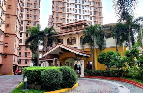 San Dionisio Condo | Cozy 1 Bedroom Condo near Manila NAIA Airport. With Pool. Avida Towers Sucat.