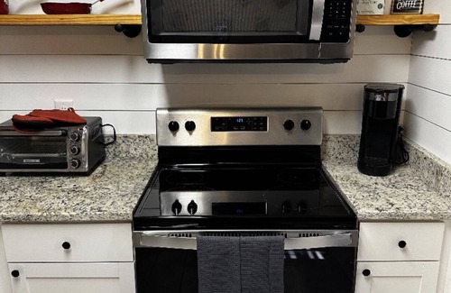 Huntsville Apartment | Cozy 1 bedroom gated community!
